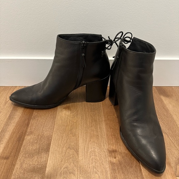 Stuart Weitzman Leather Heel Bootie 38.5 - Picture 4 of 7